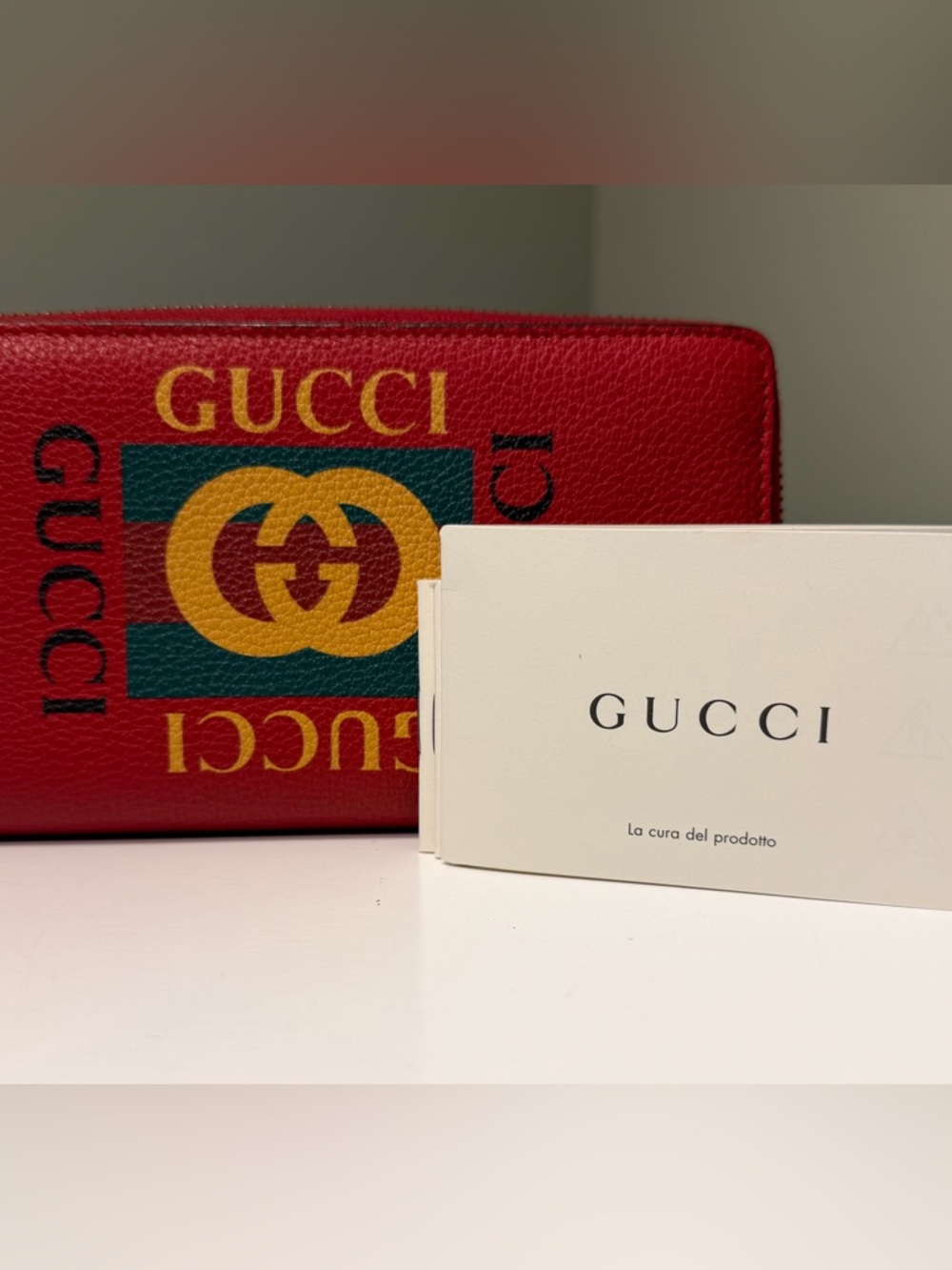 Authentic Gucci Red Leather Zip Wallet with Gold & Green Logo - Picture 13 of 13